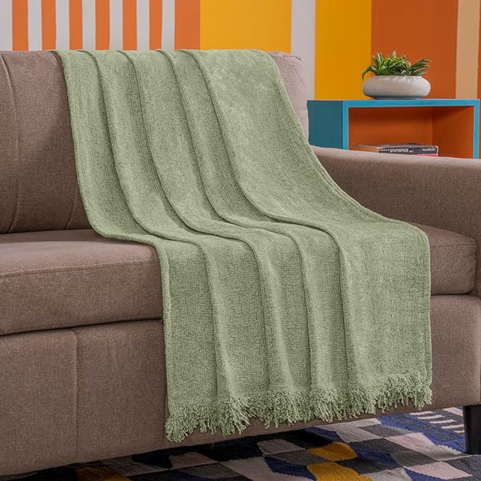 Picking the perfect throw for your sofa involves more than just choosing the softest fabric. 